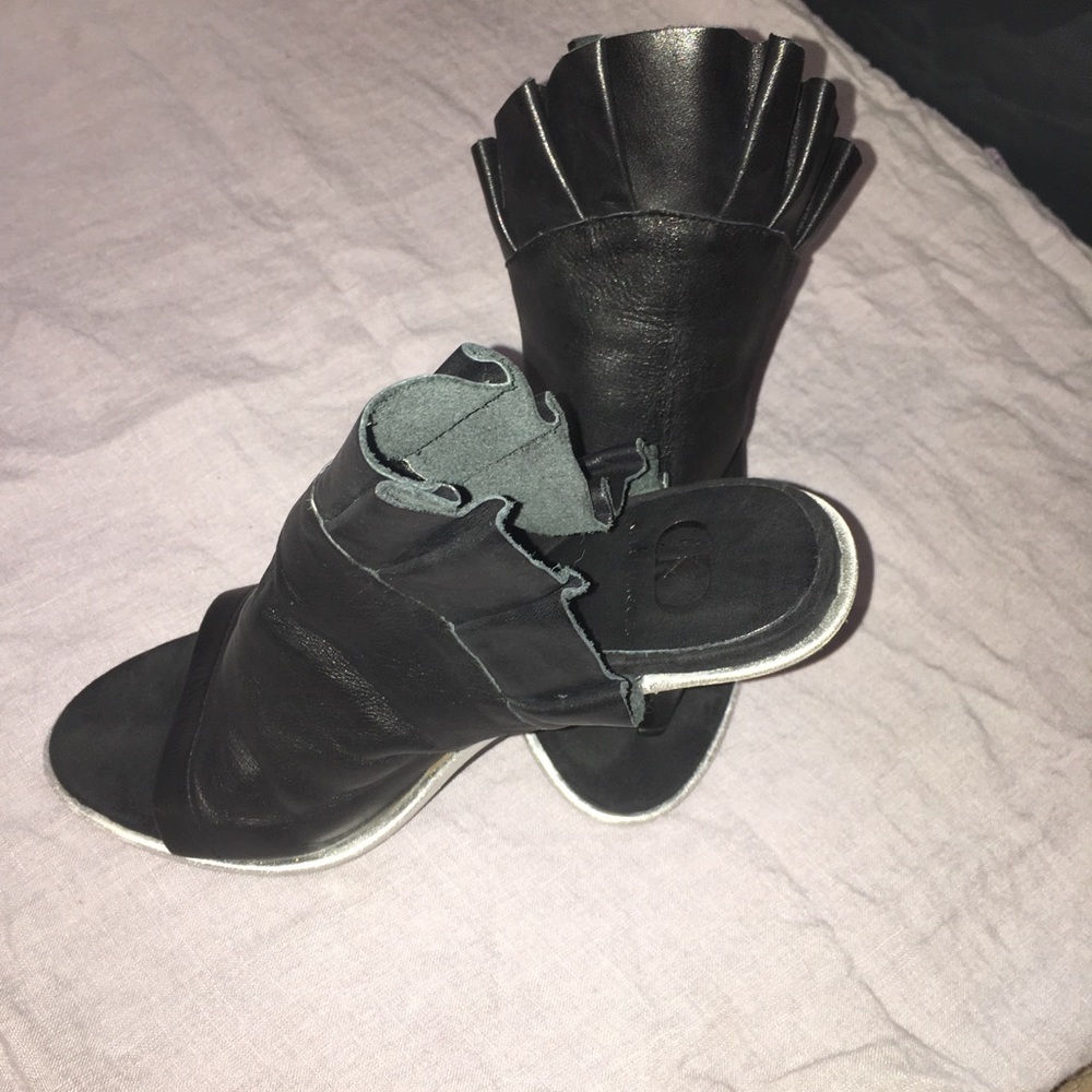 Heels‎ - Picture 2 of 4